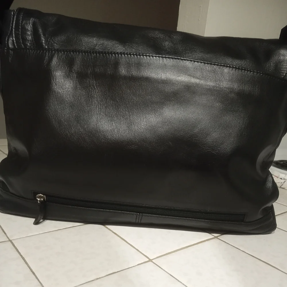 Mario Hernandez Black Leather Messenger/Shoulder Bag - Crossbody - Laptop Bag